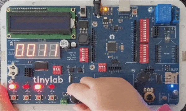 Short clip of a rotary encoder being used to control a number on a 7-segment display.